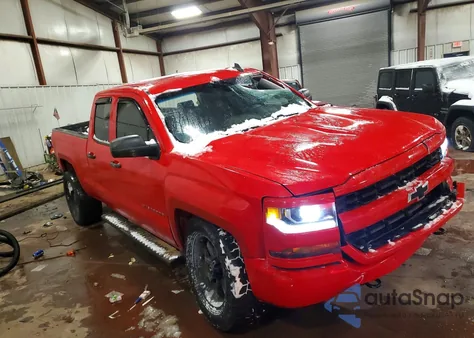 2017 Chevrolet Silverado K1500 Custom z USA, uszkodzony, nr VIN 1GCVKPEC5HZ357239